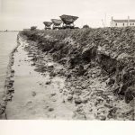 Lavori per il rialzo e la sistemazione degli argini del collettore Padano-Polesano, del canale Sadocca. Work of raising and arrangement of the banks of the Padano Polesano manifold, of the Sadocca Esterno canal