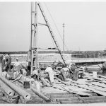 Lavori di costruzione dell'idrovora provvisoria alla Chiavica emissaria del collettore Padano Polesano, in seguito alle mareggiate del 1958.